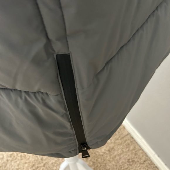 Women’s DKNY Gray Hooded Puffer Coat Thumbhole Cuffs Size XL Ski Winter Cozy - Picture 5 of 16